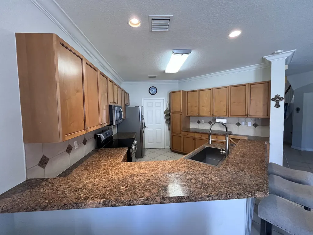 2064 Reston Circle Royal Palm Beach FL 33411