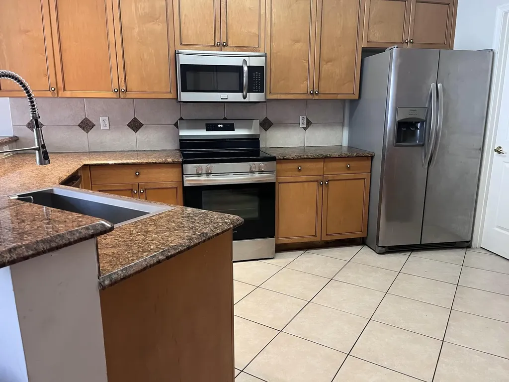 2064 Reston Circle Royal Palm Beach FL 33411