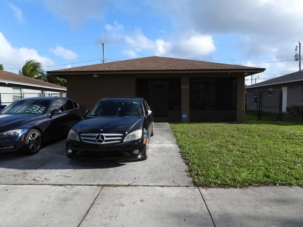 2764 NW 1st Court Pompano Beach FL 33069