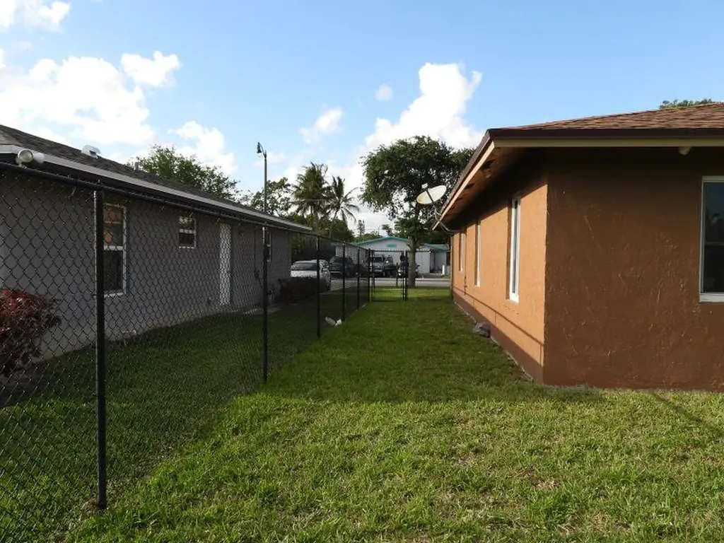 2764 NW 1st Court Pompano Beach FL 33069