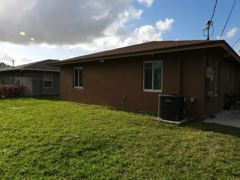 2764 NW 1st Court Pompano Beach FL 33069