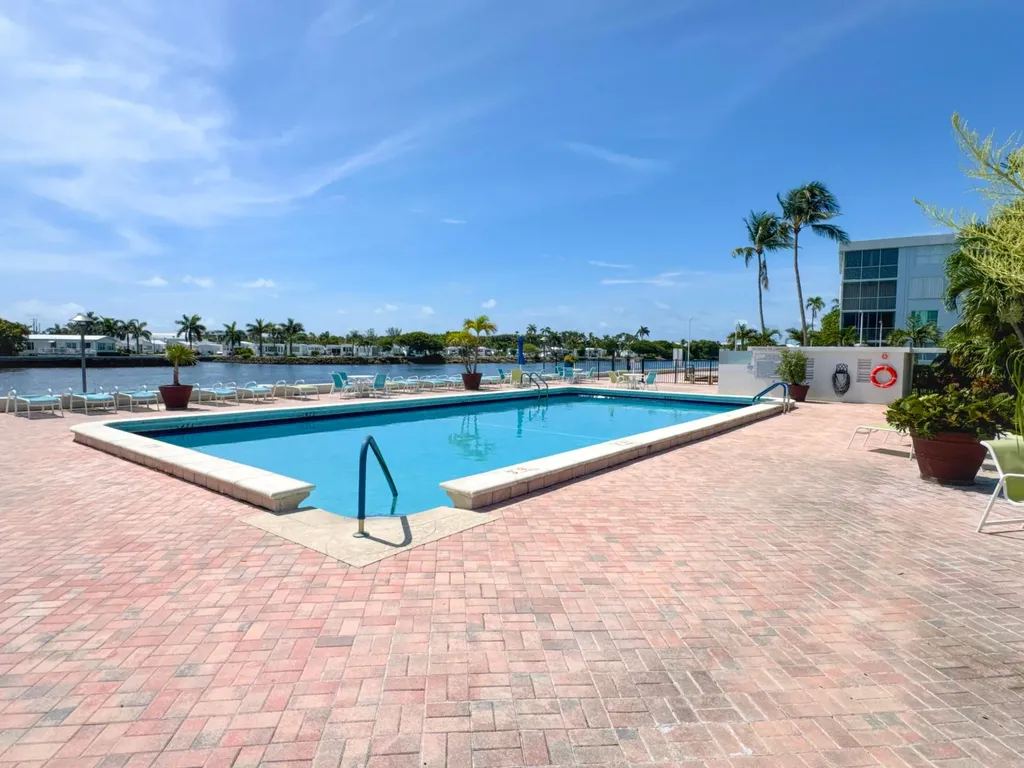 2016 S Federal Highway Boynton Beach FL 33435