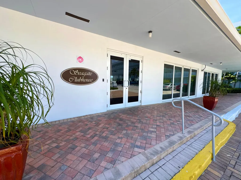 2016 S Federal Highway Boynton Beach FL 33435