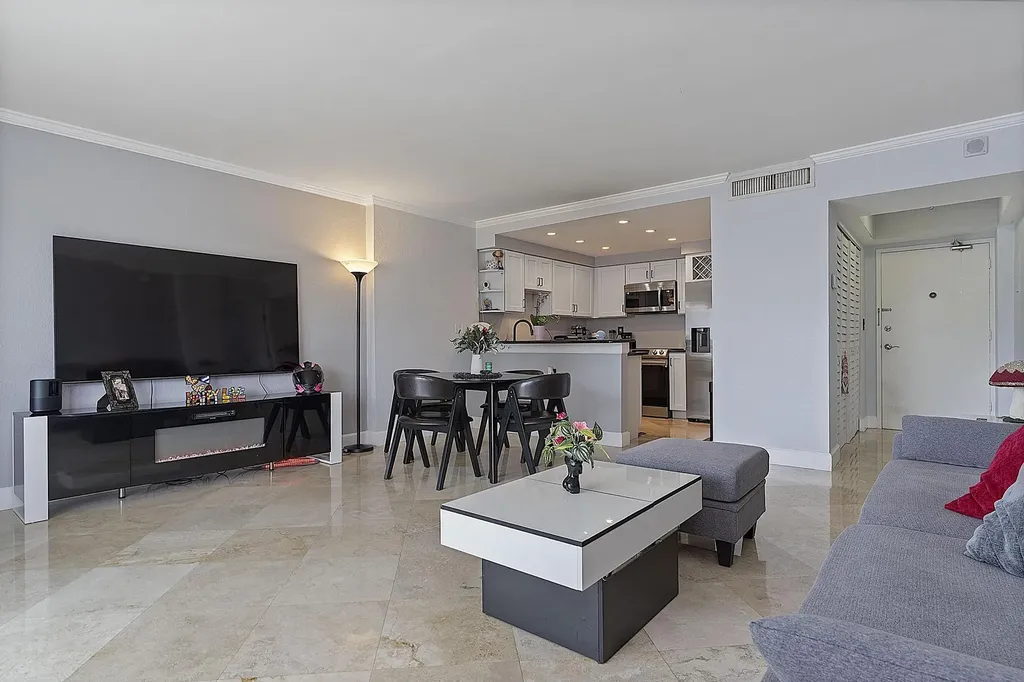 2900 NE 30th Street Fort Lauderdale FL 33306