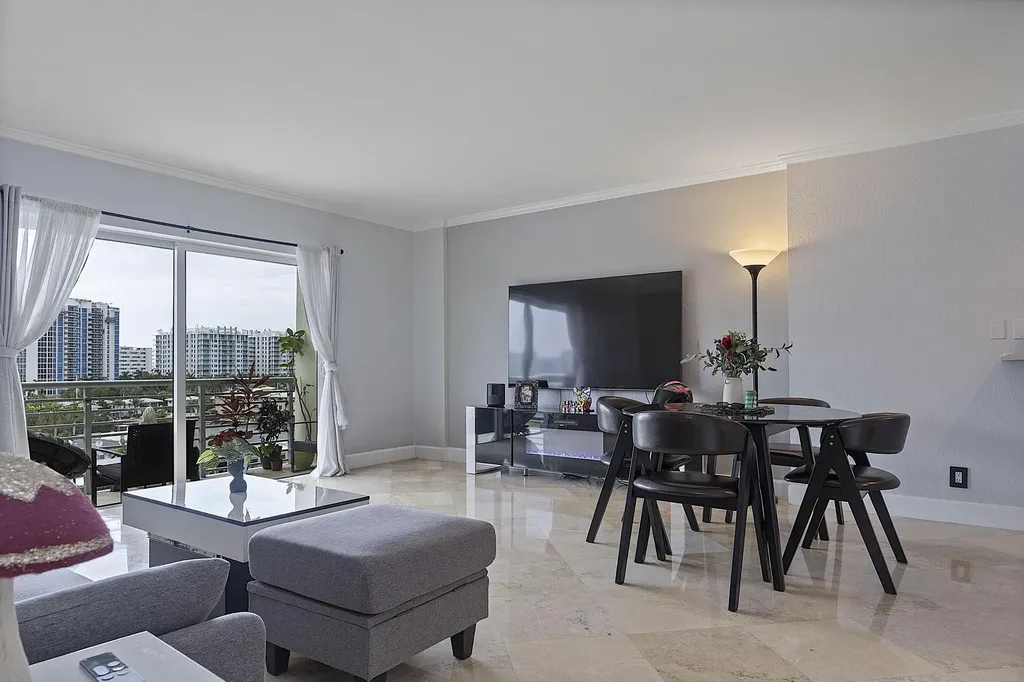 2900 NE 30th Street Fort Lauderdale FL 33306