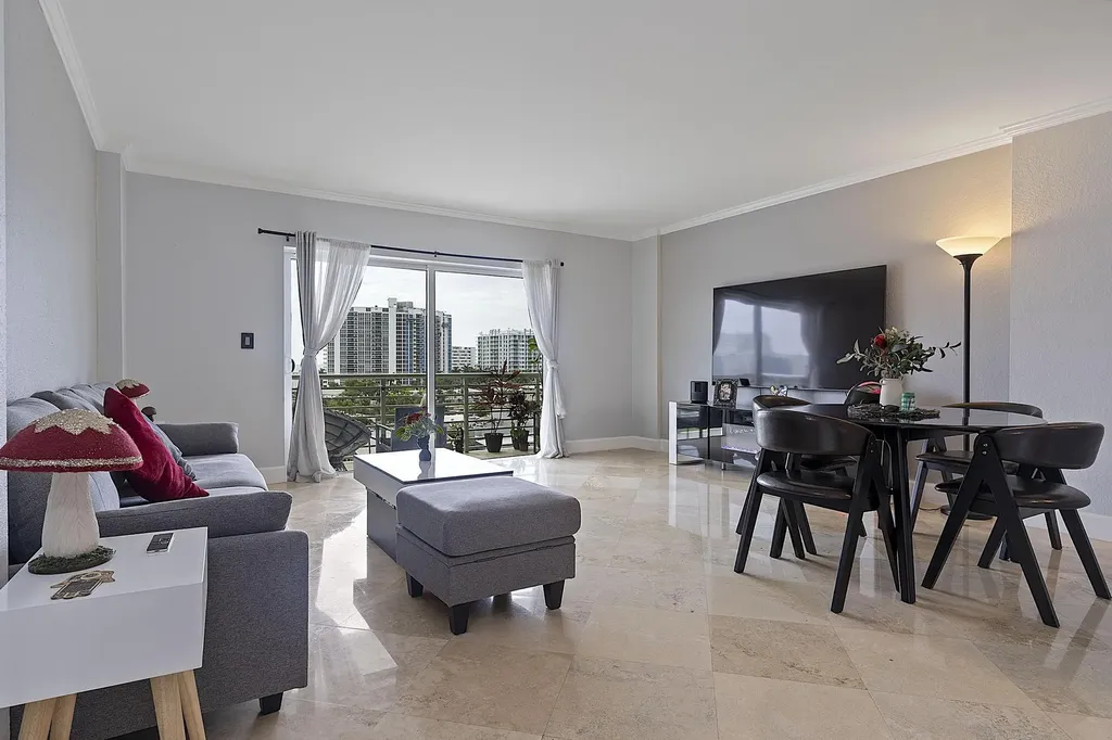 2900 NE 30th Street Fort Lauderdale FL 33306