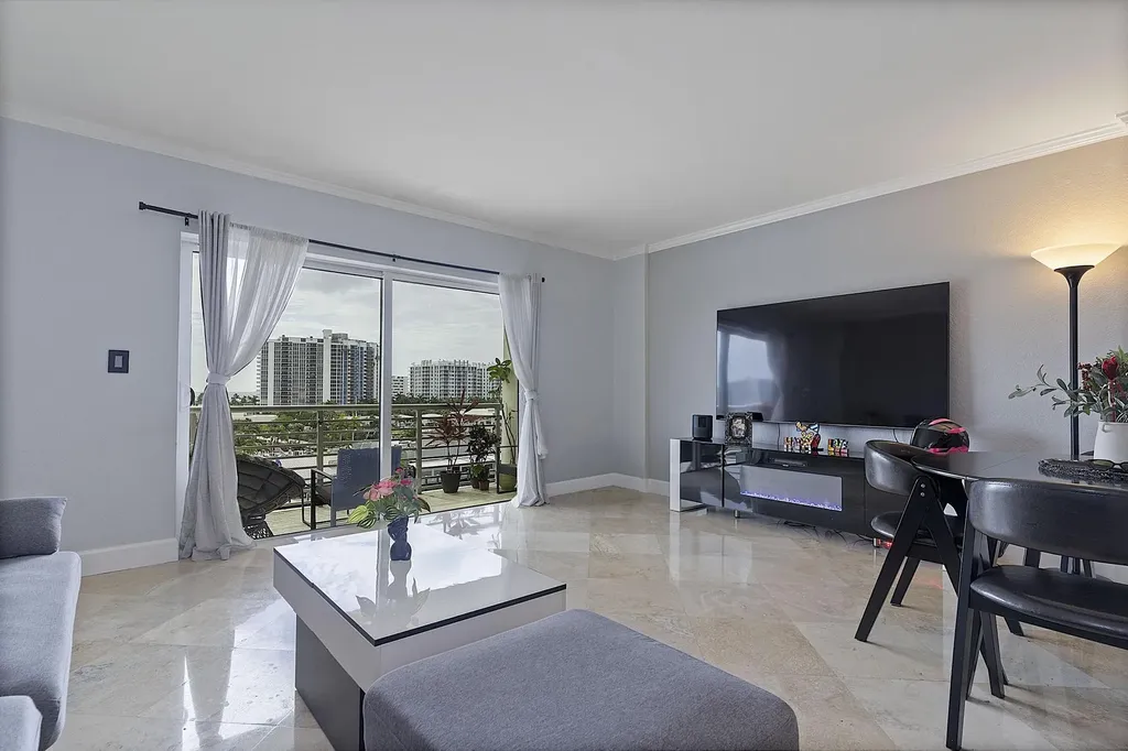 2900 NE 30th Street Fort Lauderdale FL 33306