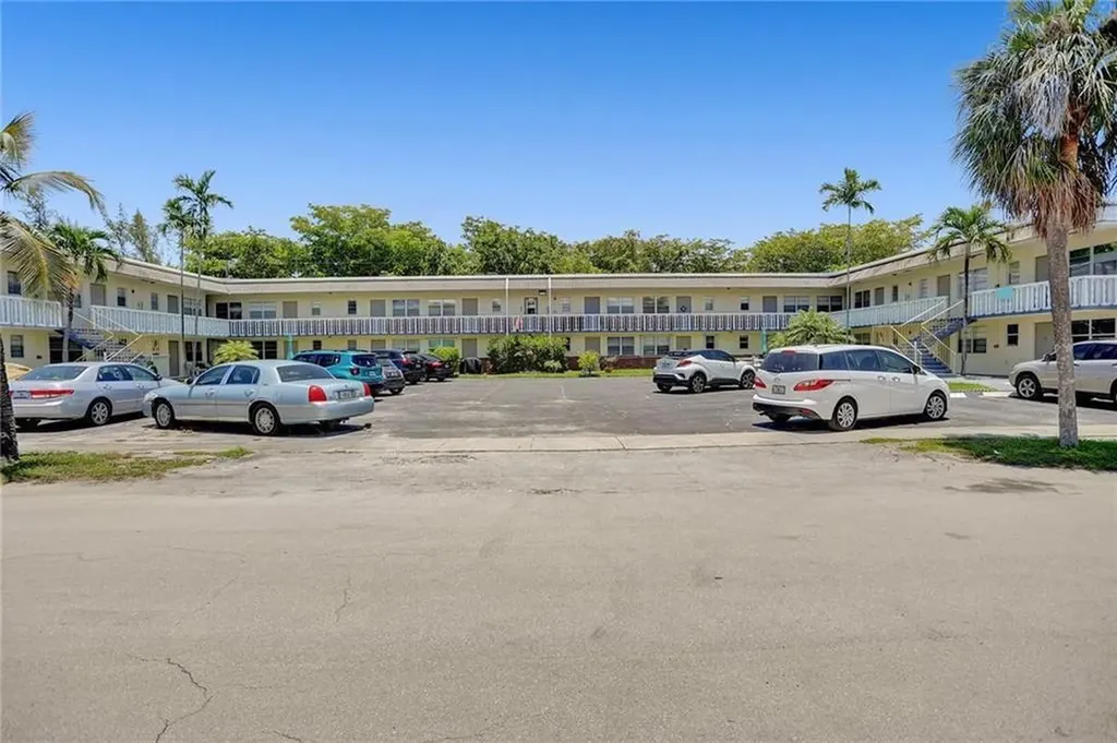 1551 N 12th Court Hollywood FL 33019