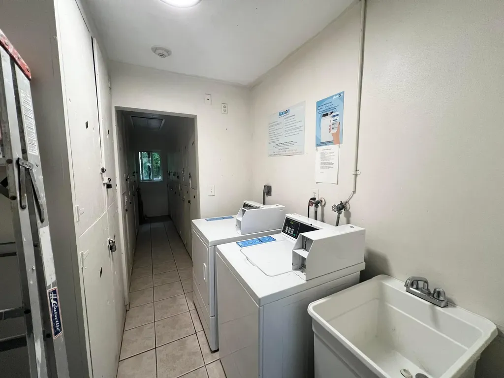 1551 N 12th Court Hollywood FL 33019