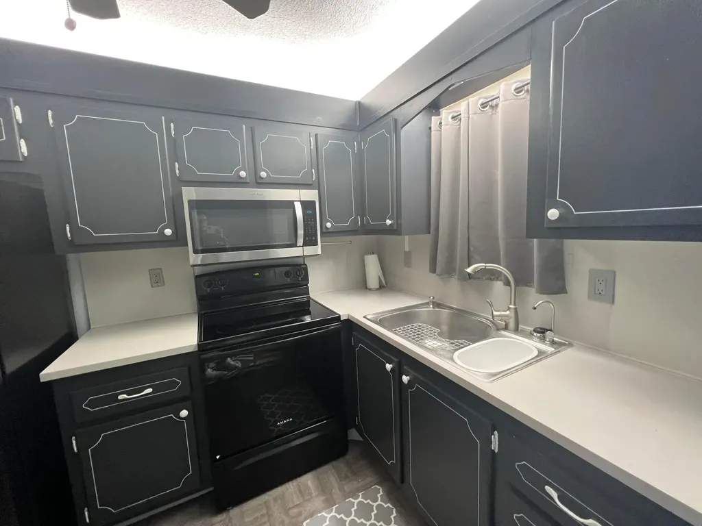 1551 N 12th Court Hollywood FL 33019