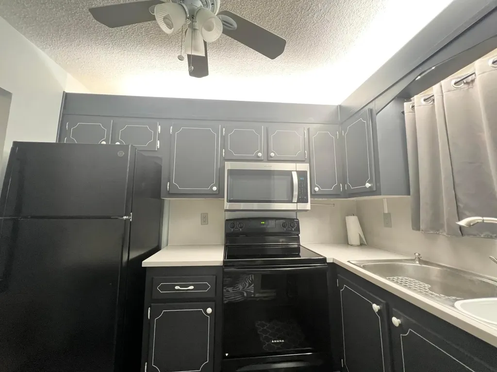 1551 N 12th Court Hollywood FL 33019