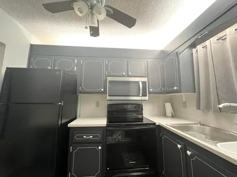 1551 N 12th Court Hollywood FL 33019