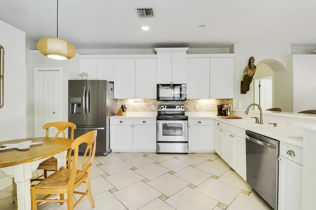 654 NE Little Kayak Point Port St Lucie FL 34983