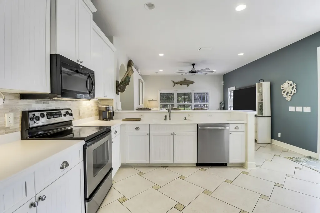 654 NE Little Kayak Point Port St Lucie FL 34983