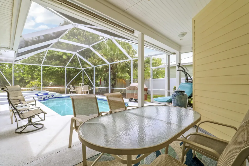 654 NE Little Kayak Point Port St Lucie FL 34983