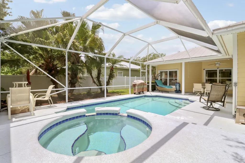 654 NE Little Kayak Point Port St Lucie FL 34983