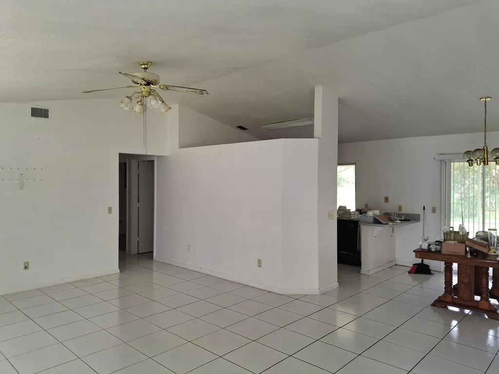 374 SW De Gouvea Terrace Port St Lucie FL 34984