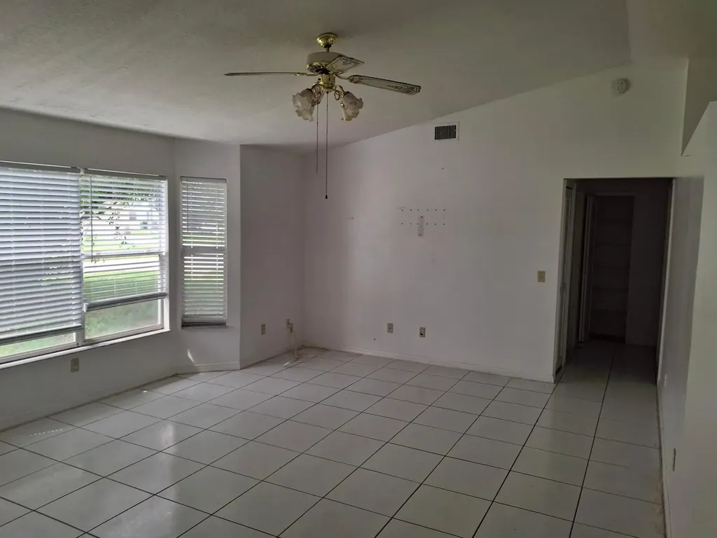 374 SW De Gouvea Terrace Port St Lucie FL 34984