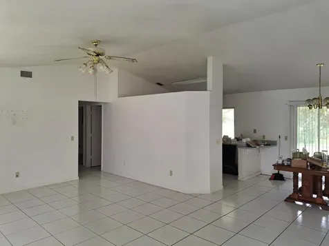 374 SW De Gouvea Terrace Port St Lucie FL 34984