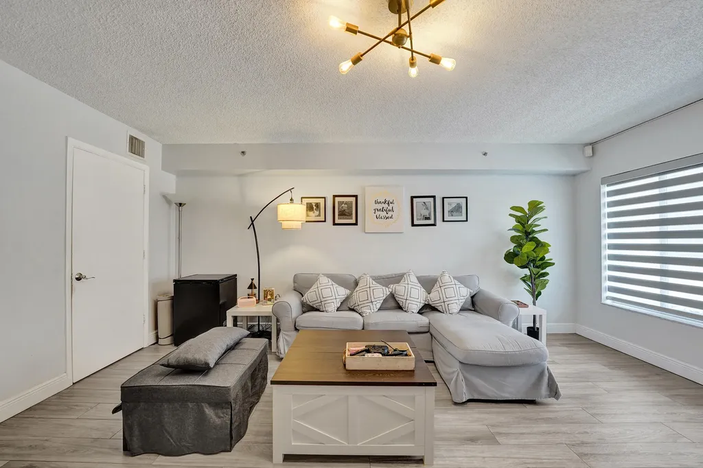 173 Riviera Circle Weston FL 33326