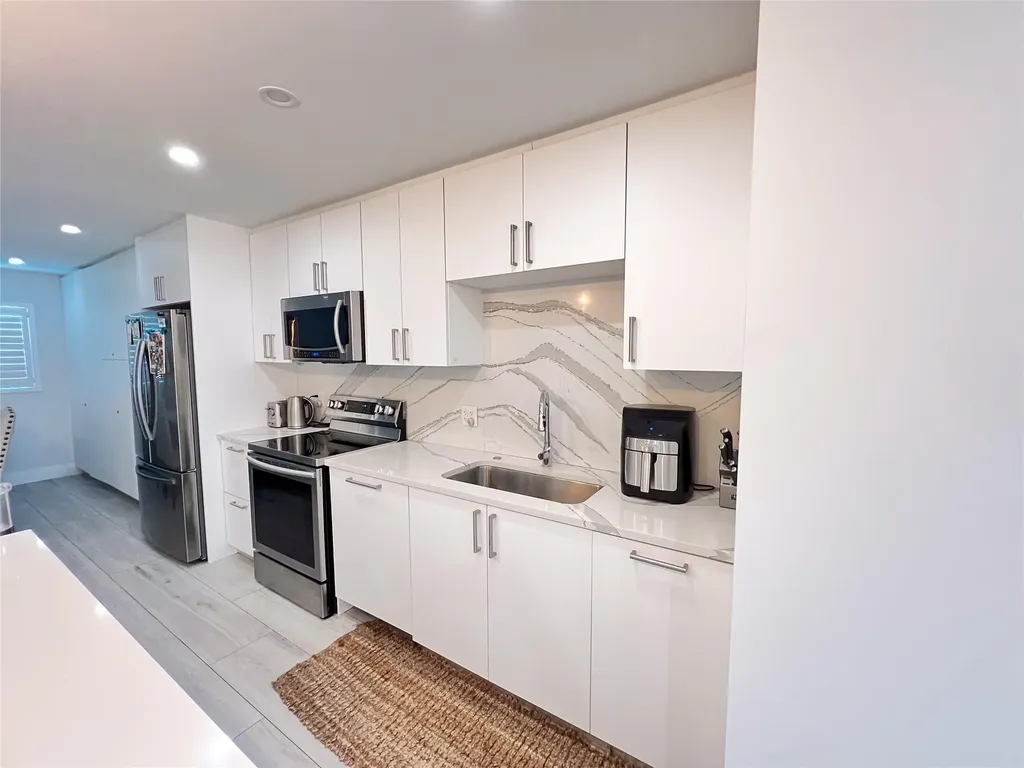 2115 NE 37th Drive Fort Lauderdale FL 33308