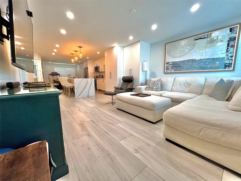 2115 NE 37th Drive Fort Lauderdale FL 33308