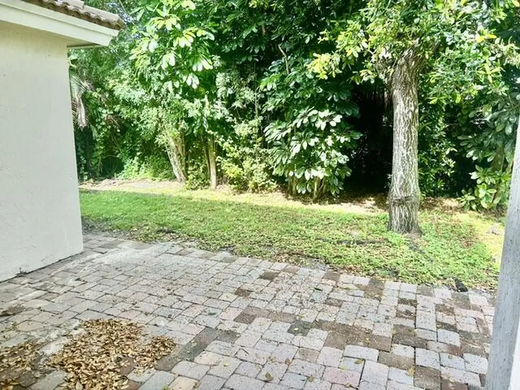 541 Alejandro Lane West Palm Beach FL 33413