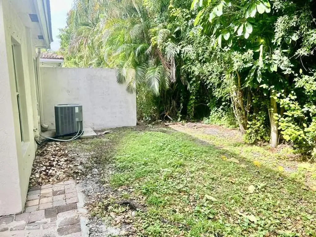 541 Alejandro Lane West Palm Beach FL 33413