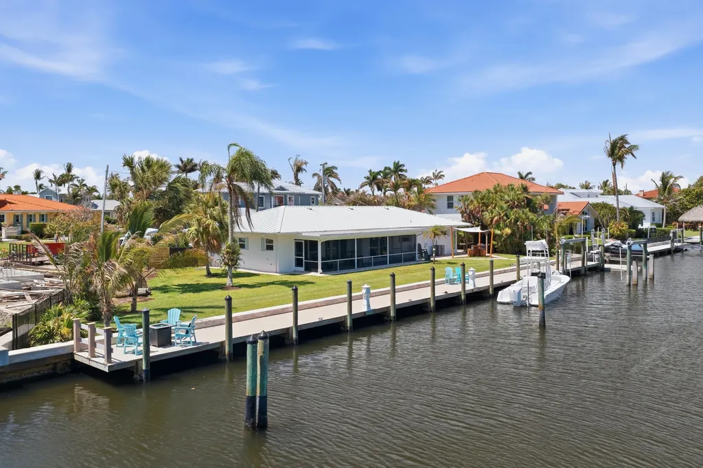 8585 SE Palm Street Hobe Sound FL 33455
