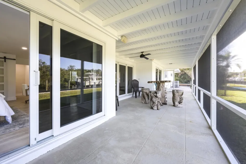 8585 SE Palm Street Hobe Sound FL 33455