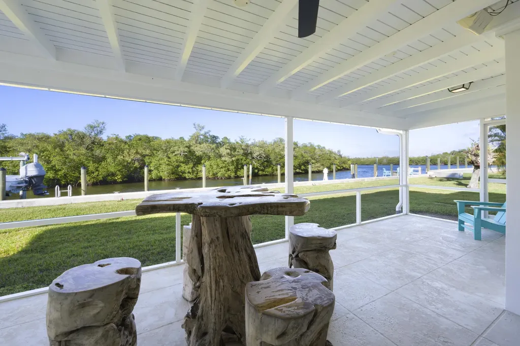8585 SE Palm Street Hobe Sound FL 33455