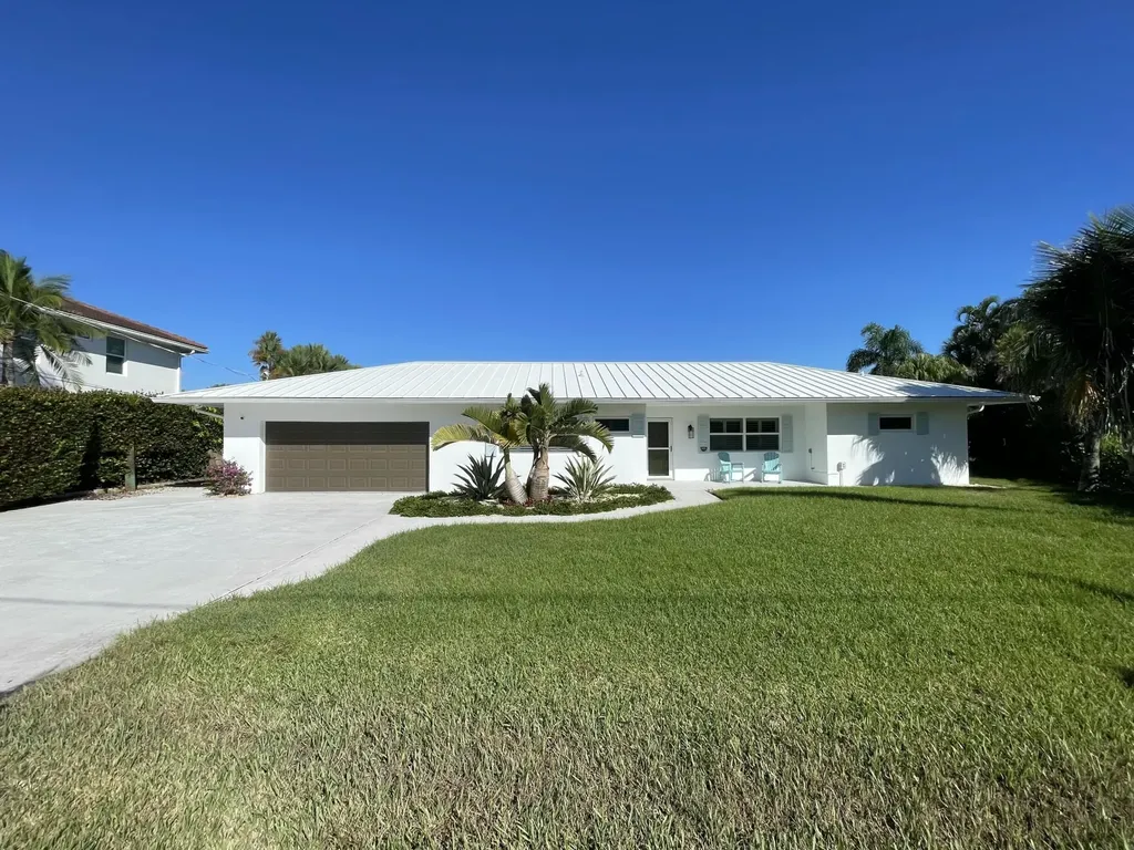 8585 SE Palm Street Hobe Sound FL 33455