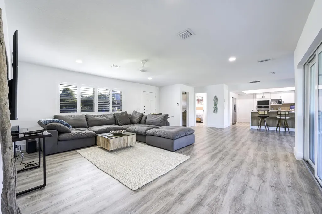 8585 SE Palm Street Hobe Sound FL 33455