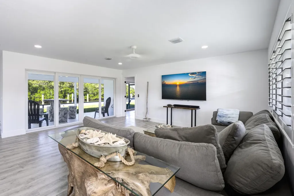 8585 SE Palm Street Hobe Sound FL 33455