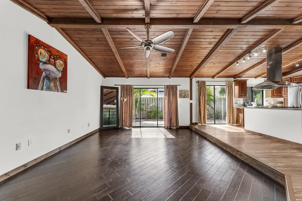 358 SW 32nd Terrace Deerfield Beach FL 33442