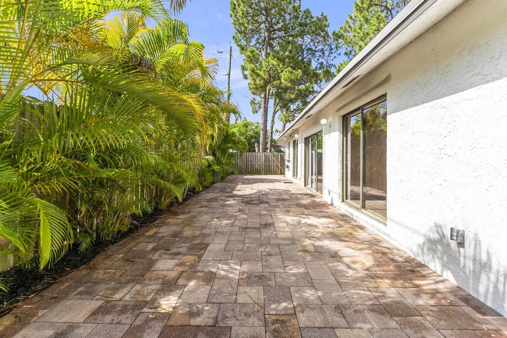 358 SW 32nd Terrace Deerfield Beach FL 33442