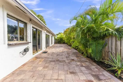 358 SW 32nd Terrace Deerfield Beach FL 33442
