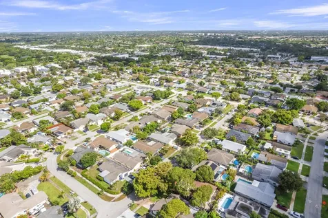 358 SW 32nd Terrace Deerfield Beach FL 33442
