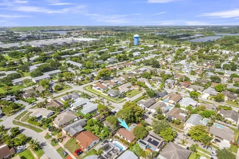 358 SW 32nd Terrace Deerfield Beach FL 33442