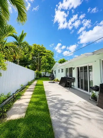 101 SW 64th Avenue Pembroke Pines FL 33023