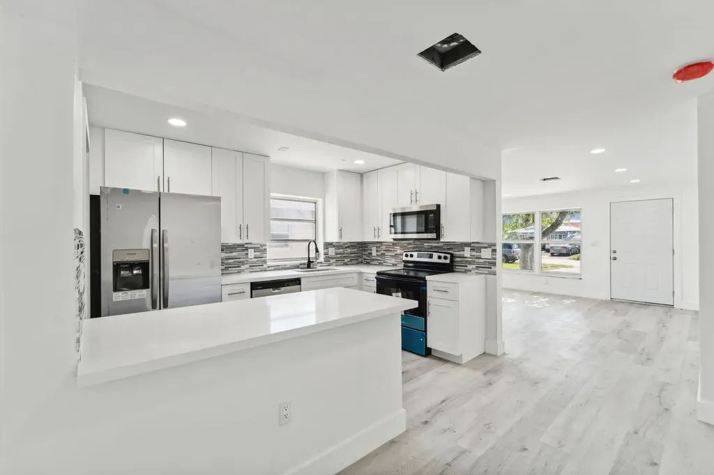 573 NW 2nd Way Deerfield Beach FL 33441
