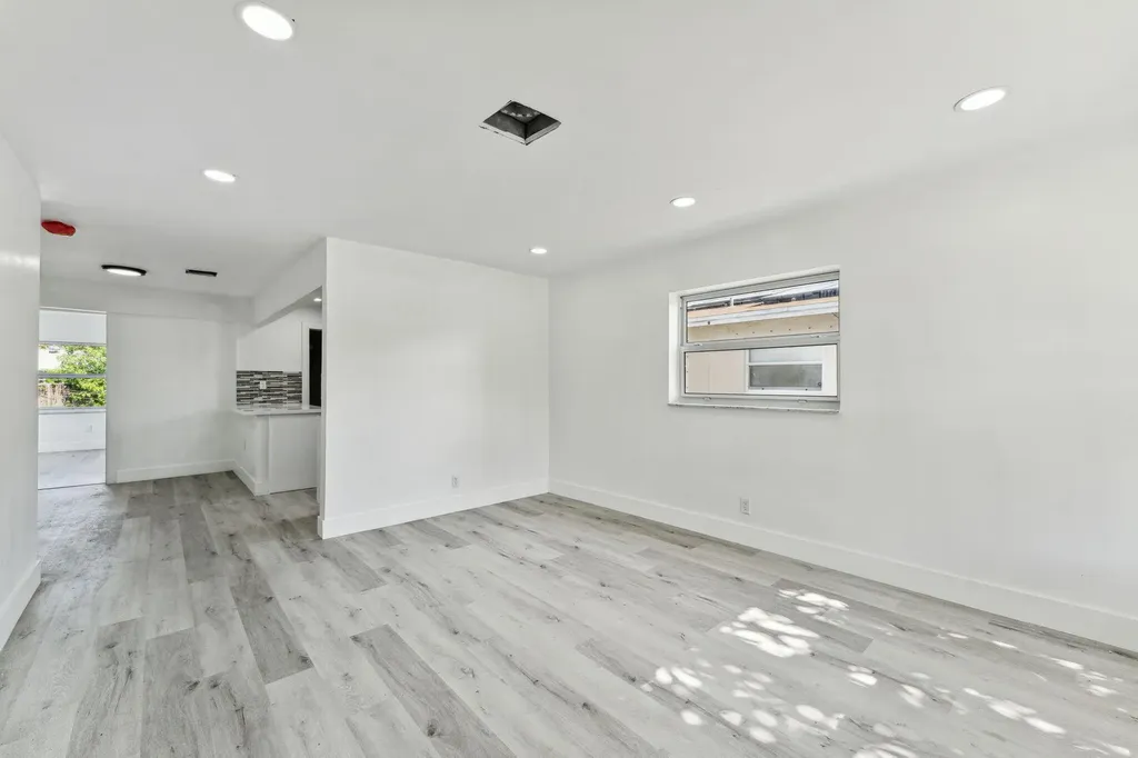 573 NW 2nd Way Deerfield Beach FL 33441