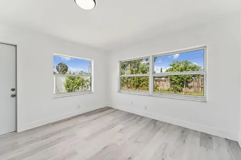 573 NW 2nd Way Deerfield Beach FL 33441