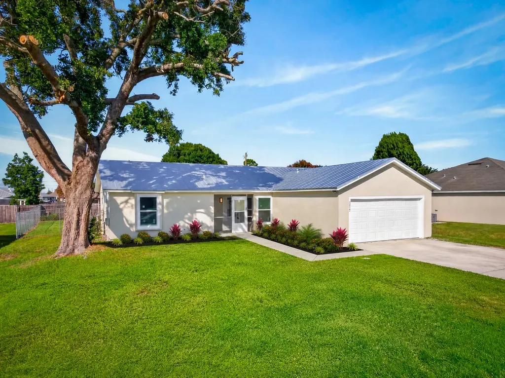 1917 SW Flower Lane Port St Lucie FL 34953