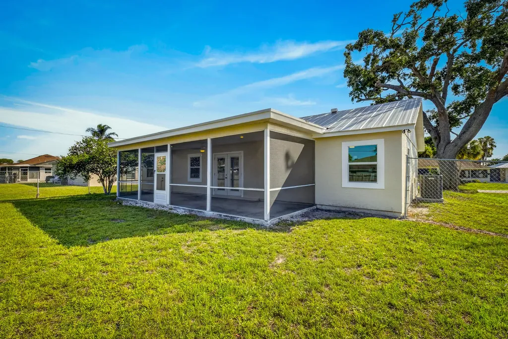 1917 SW Flower Lane Port St Lucie FL 34953