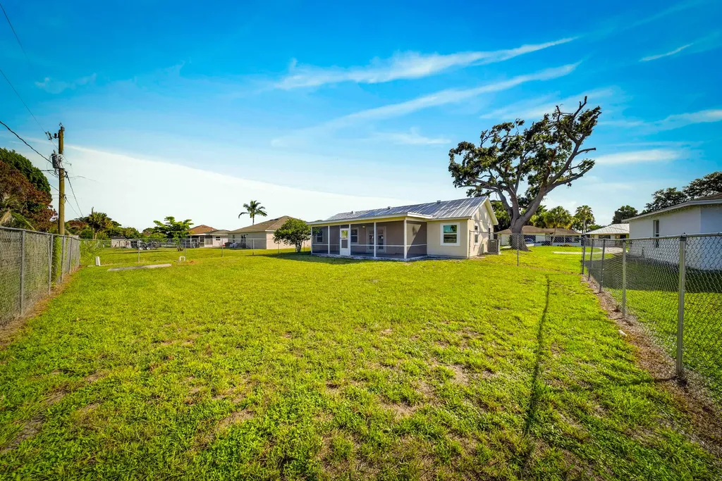 1917 SW Flower Lane Port St Lucie FL 34953