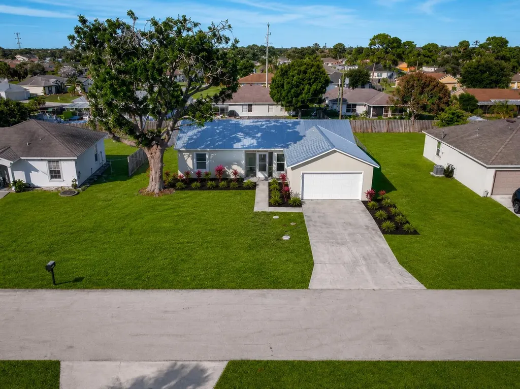 1917 SW Flower Lane Port St Lucie FL 34953