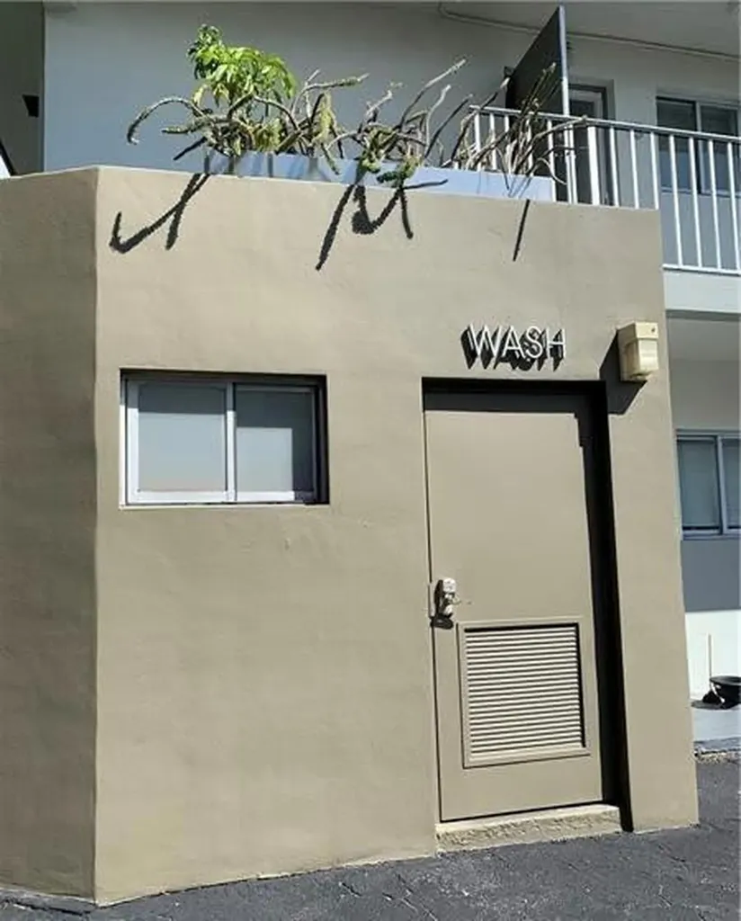 2830 NE 30th Place Fort Lauderdale FL 33306