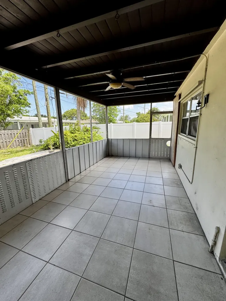 2824 N Dixie Highway Boca Raton FL 33431