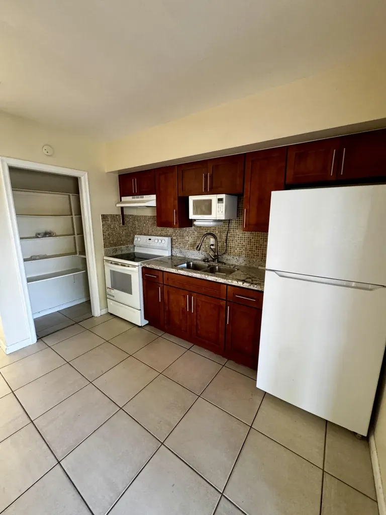 2824 N Dixie Highway Boca Raton FL 33431